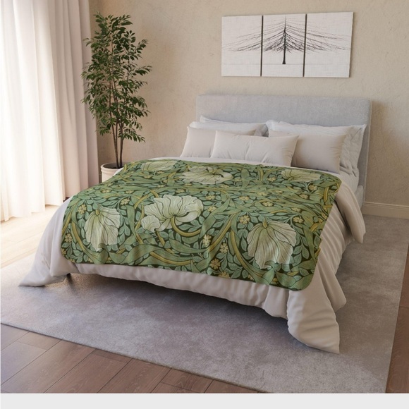 Vintage Floral Green and White Sherpa Blanket - Picture 7 of 7